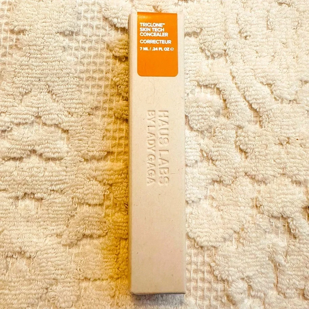 Haus Labs | Concealer | Triclone Skin Tech Concealer • 24 Medium Light